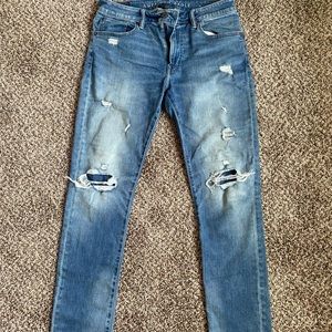 Men’s Distressed Jeans